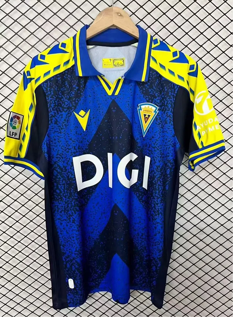 חולצת קדיס מהדורה מיוחדת 2025/26 – מהדורת יום הרטרו, רטרו, גרסת שחקן — חולצת כדורגל, חזית