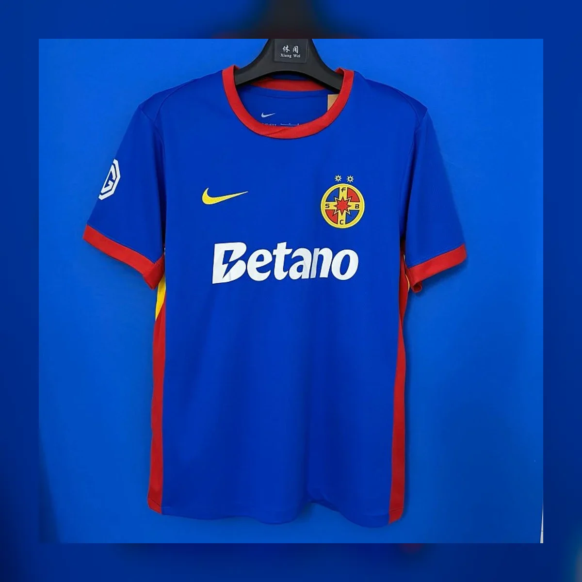 חולצת FCSB מהדורה מיוחדת 2026/27 – עיצוב כחול־אדום עם Betano, גרסת אוהדים — חולצת כדורגל, חזית