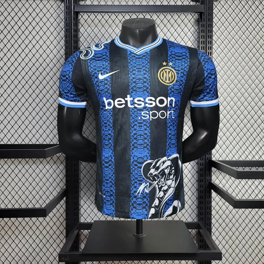 חולצת אינטר מהדורה מיוחדת 2025/26 – עיצוב Betsson Sport עם נחש גרפי, גרסת שחקן — חולצת כדורגל, חזית