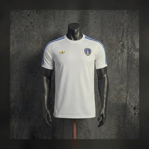 חולצת טי של לידס 2026/27 – adidas Originals לבן, גרסת אוהדים — חולצת טי