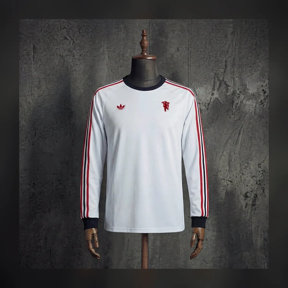 חולצת טי של מנצ׳סטר יונייטד 2026/27 – adidas Originals לבן, שרוול ארוך, גרסת אוהדים — חולצת טי, חזית